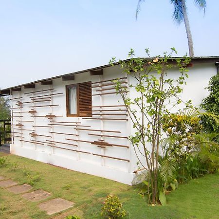 カラングート Casa Cubo By The Beach Bed & Breakfast エクステリア 写真